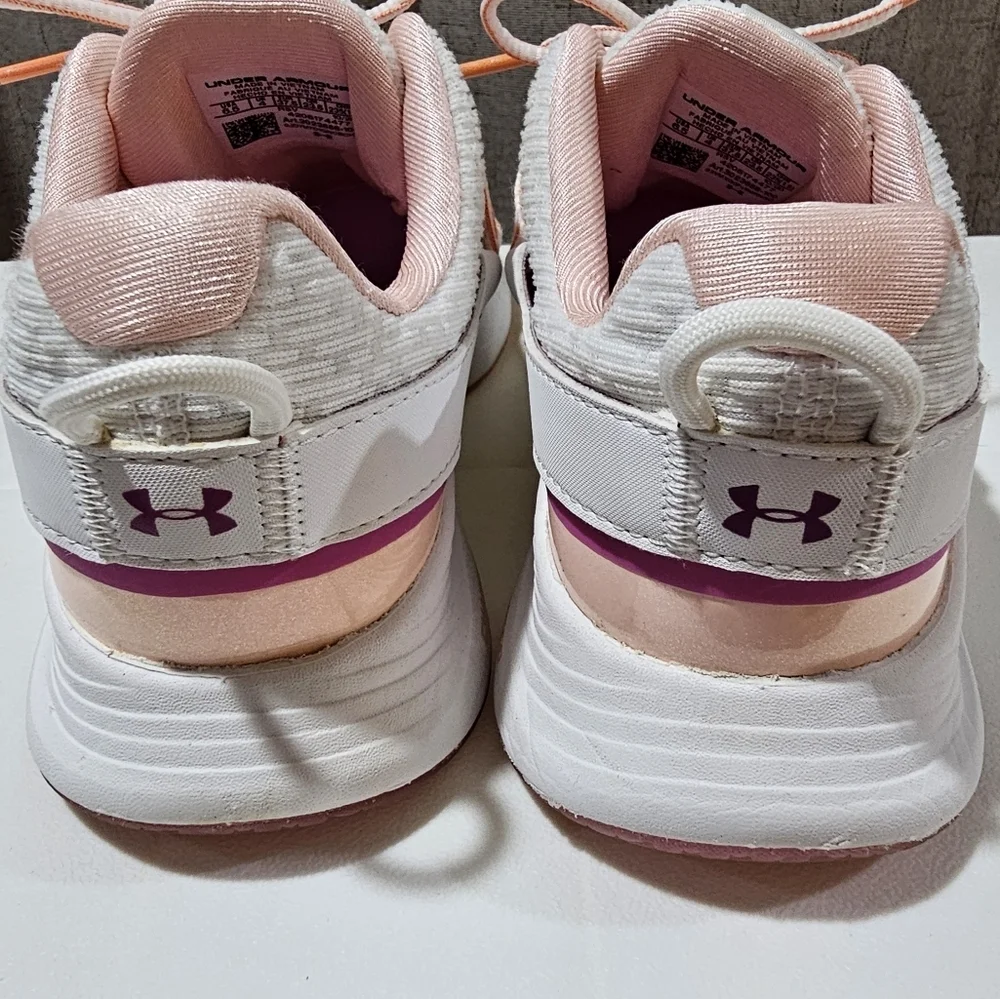 Under Armour Charged Breathe Lace Up Training Sneaker, Women's Size 6.5